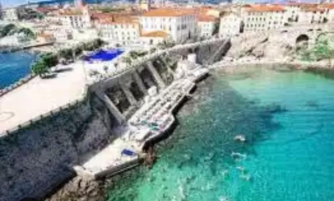 Luxury Apartment Centro Storico Piombino Exteriér fotografie